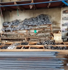 Phụ kiện lề cửa sắt thép